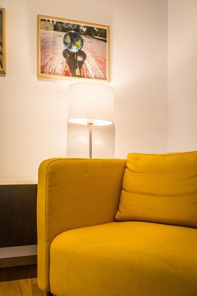 Elegant Apartment W Great Balcony In Vouliagmeni Atene Esterno foto