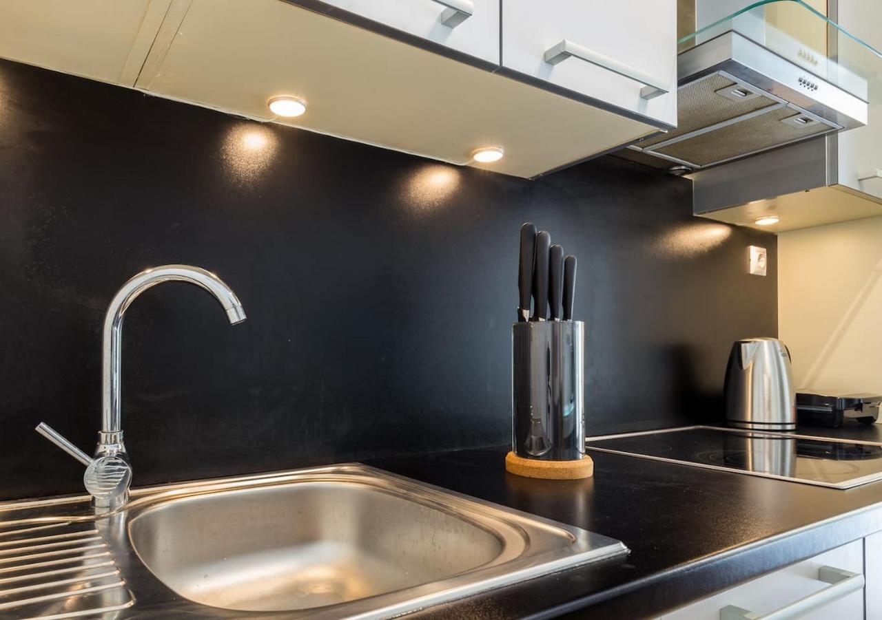 Elegant Apartment W Great Balcony In Vouliagmeni Atene Esterno foto