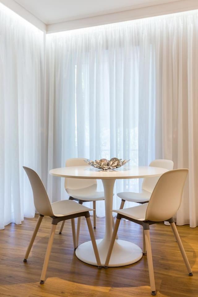 Elegant Apartment W Great Balcony In Vouliagmeni Atene Esterno foto
