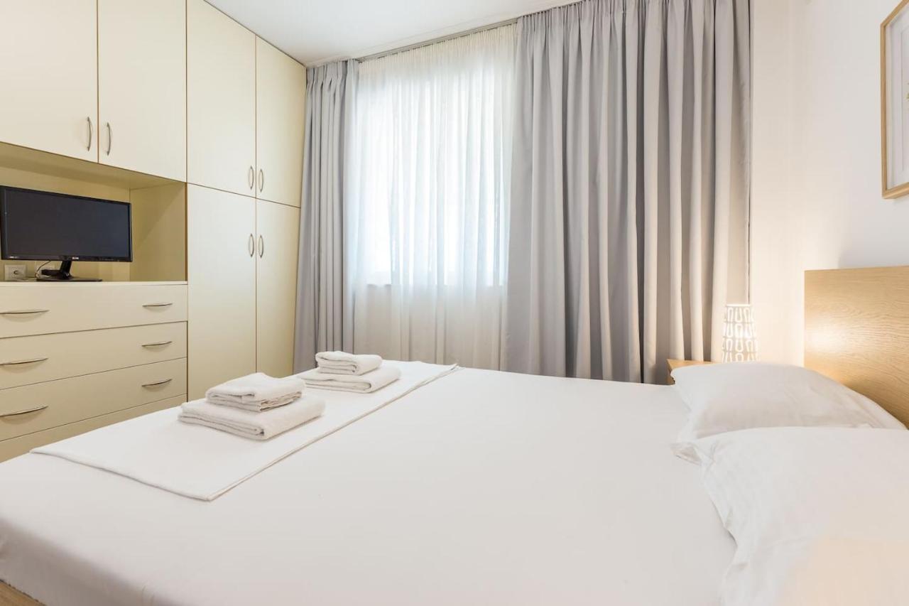 Elegant Apartment W Great Balcony In Vouliagmeni Atene Esterno foto